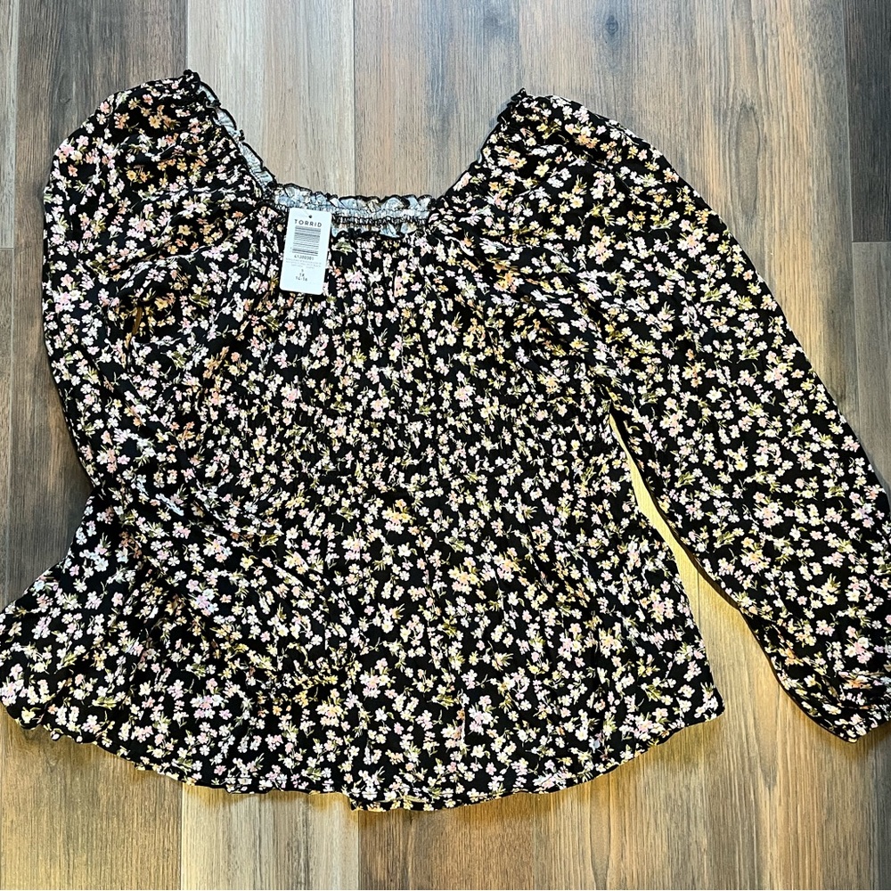 NWT Torrid 1X Ava Ditsy Floral Top